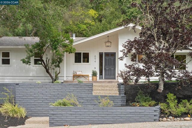 694 Glorietta Blvd, Lafayette, CA 94549