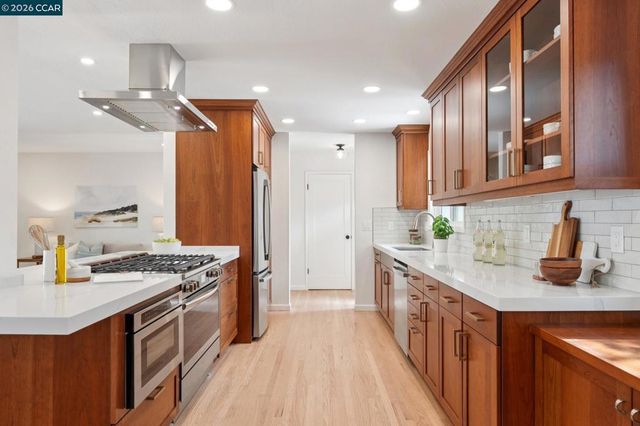 694 Glorietta Blvd, Lafayette, CA 94549