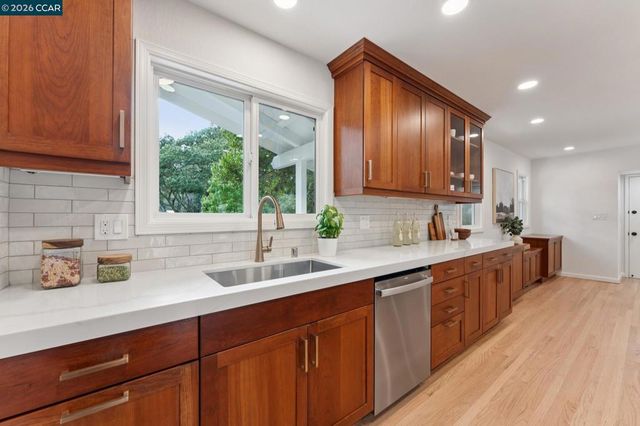 694 Glorietta Blvd, Lafayette, CA 94549
