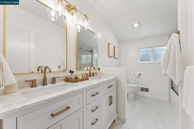 694 Glorietta Blvd, Lafayette, CA 94549