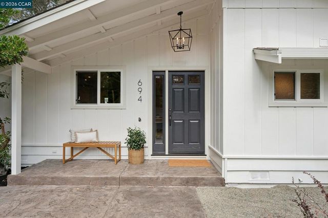 694 Glorietta Blvd, Lafayette, CA 94549
