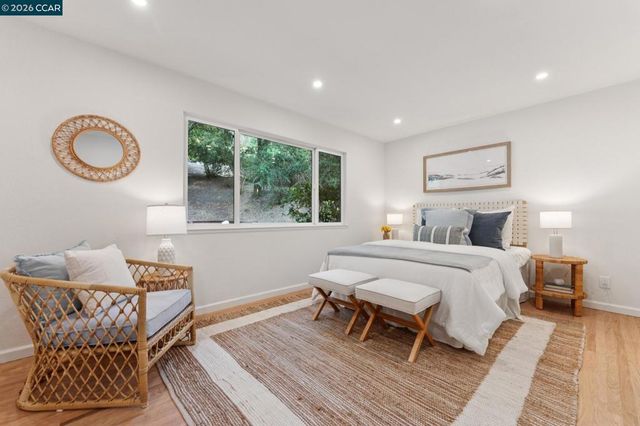 694 Glorietta Blvd, Lafayette, CA 94549