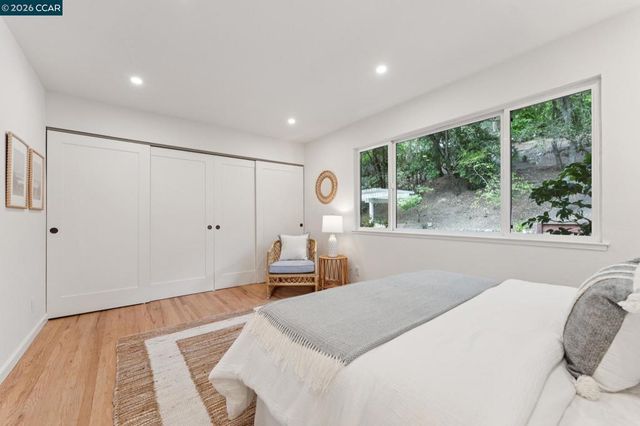 694 Glorietta Blvd, Lafayette, CA 94549