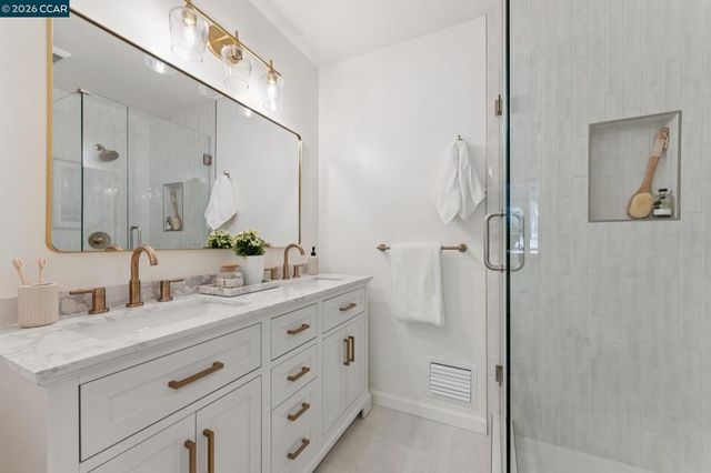 694 Glorietta Blvd, Lafayette, CA 94549