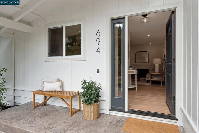 694 Glorietta Blvd, Lafayette, CA 94549