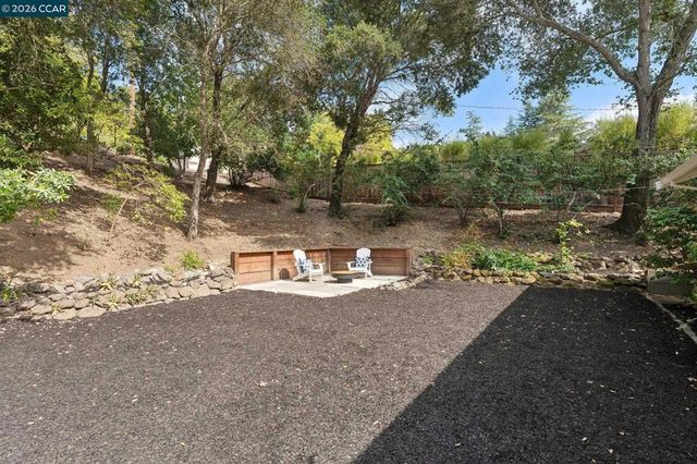 694 Glorietta Blvd, Lafayette, CA 94549