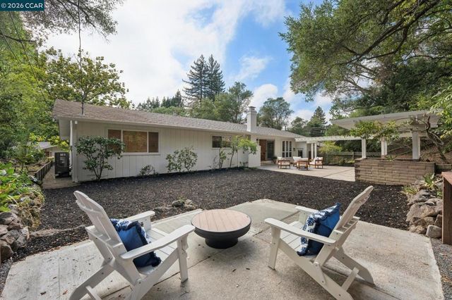 694 Glorietta Blvd, Lafayette, CA 94549