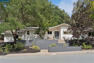 694 Glorietta Blvd, Lafayette, CA 94549