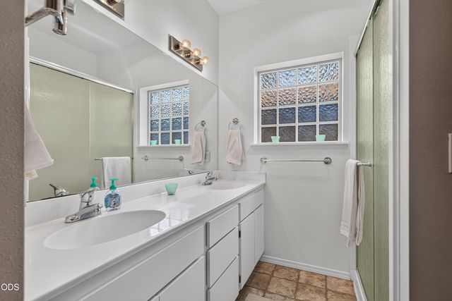 5164 Glen Echo Way, Central Point, OR 97502