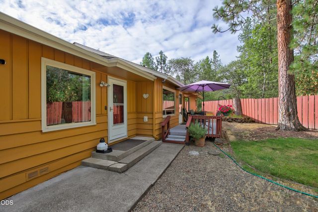 5164 Glen Echo Way, Central Point, OR 97502