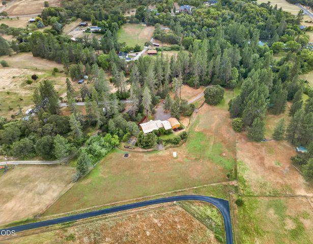 5164 Glen Echo Way, Central Point, OR 97502