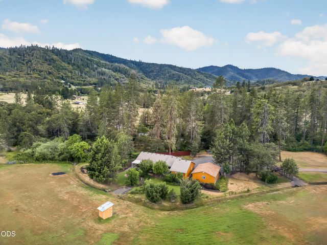 5164 Glen Echo Way, Central Point, OR 97502