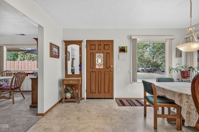 5164 Glen Echo Way, Central Point, OR 97502