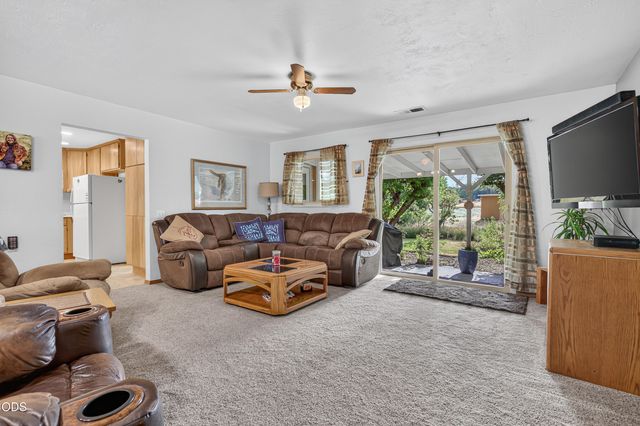 5164 Glen Echo Way, Central Point, OR 97502