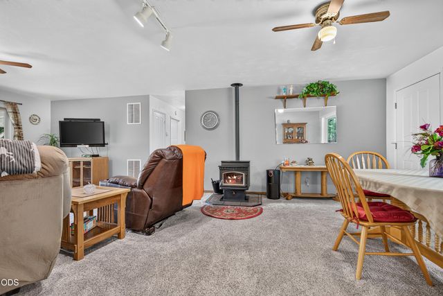 5164 Glen Echo Way, Central Point, OR 97502