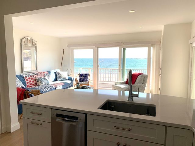 49 Raymond D, Manchester, MA 01944