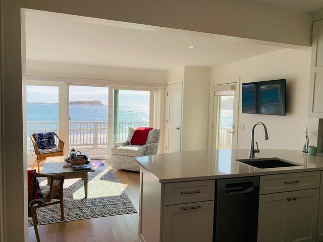49 Raymond D, Manchester, MA 01944