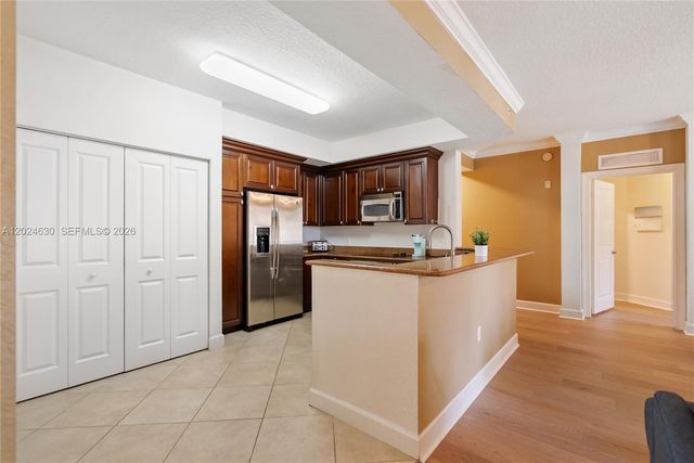 2 Renaissance Way 305, Boynton Beach, FL 33426
