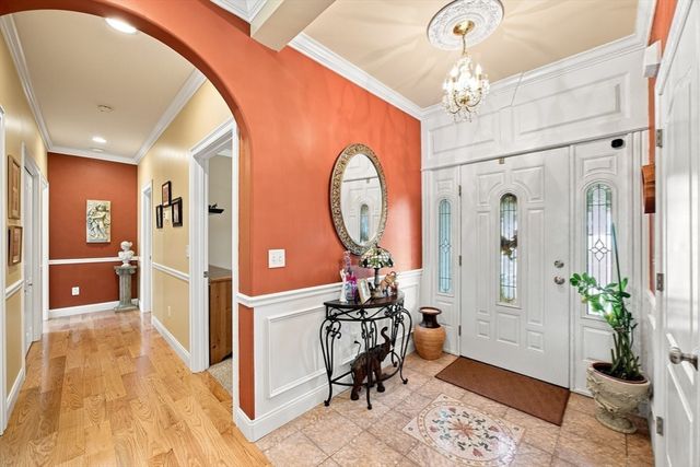 135 Lancaster Dr, Agawam, MA 01001