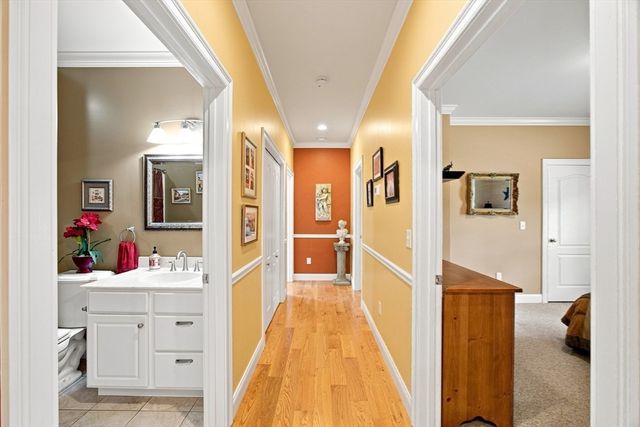 135 Lancaster Dr, Agawam, MA 01001
