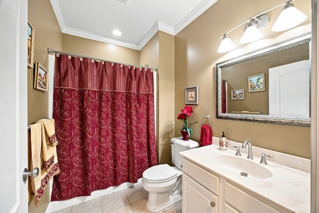 135 Lancaster Dr, Agawam, MA 01001