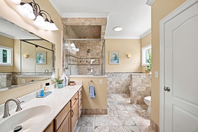 135 Lancaster Dr, Agawam, MA 01001