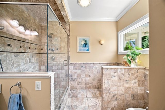 135 Lancaster Dr, Agawam, MA 01001