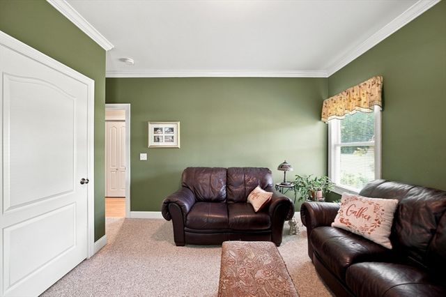135 Lancaster Dr, Agawam, MA 01001