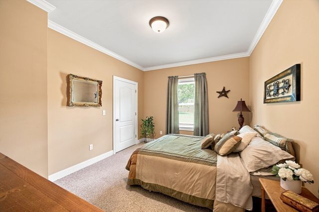 135 Lancaster Dr, Agawam, MA 01001