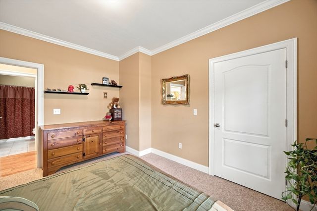 135 Lancaster Dr, Agawam, MA 01001