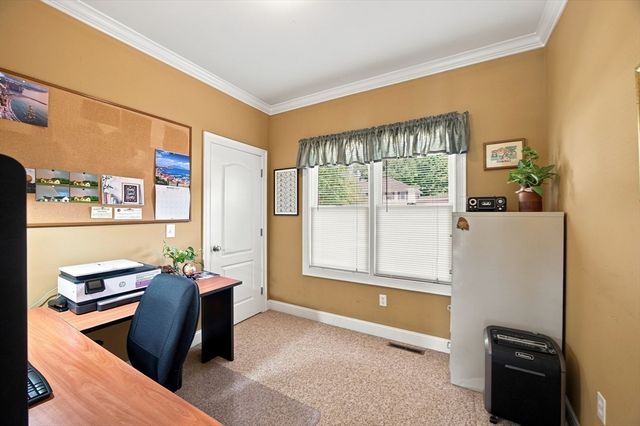 135 Lancaster Dr, Agawam, MA 01001