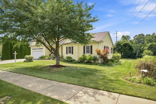 135 Lancaster Dr, Agawam, MA 01001
