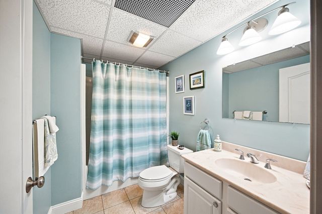 135 Lancaster Dr, Agawam, MA 01001