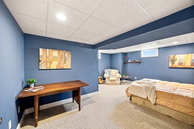 135 Lancaster Dr, Agawam, MA 01001