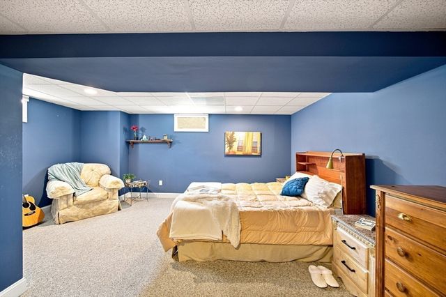 135 Lancaster Dr, Agawam, MA 01001