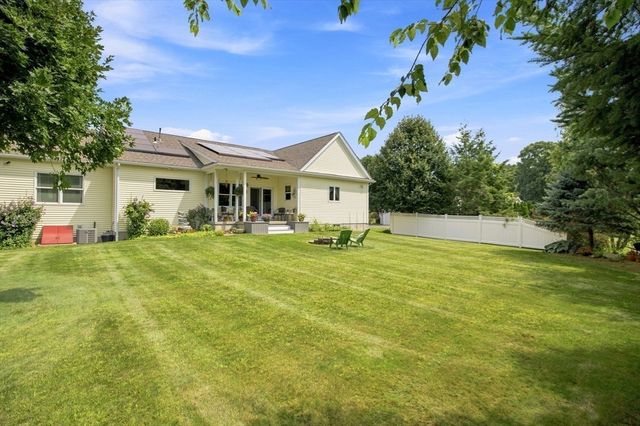 135 Lancaster Dr, Agawam, MA 01001