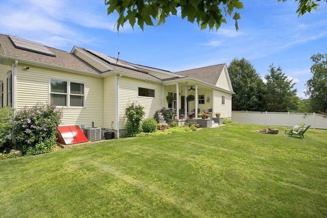 135 Lancaster Dr, Agawam, MA 01001