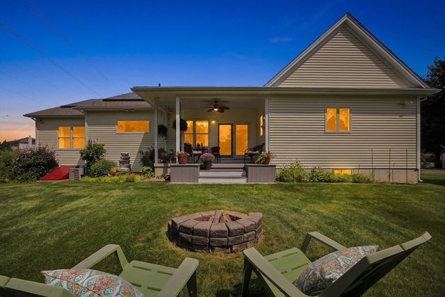 135 Lancaster Dr, Agawam, MA 01001