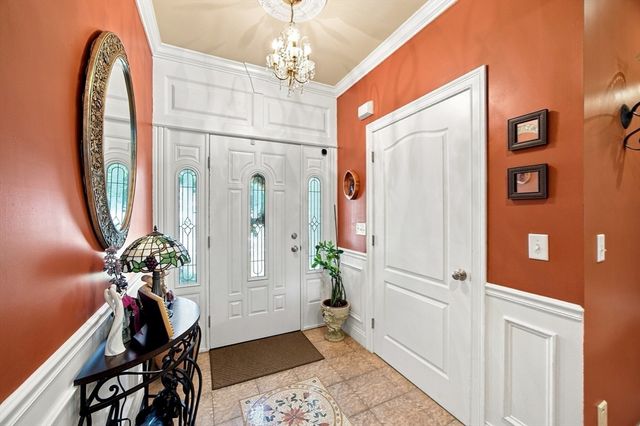 135 Lancaster Dr, Agawam, MA 01001