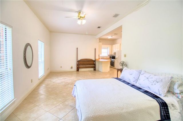 3933 Pembrocke Avenue, Mobile, AL 36608