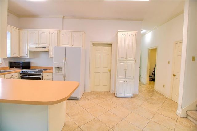 3933 Pembrocke Avenue, Mobile, AL 36608