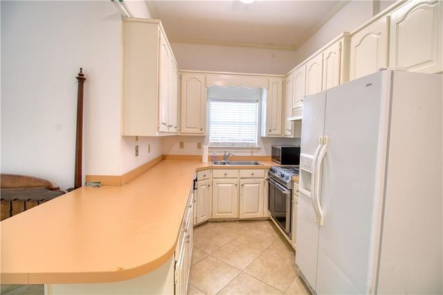 3933 Pembrocke Avenue, Mobile, AL 36608