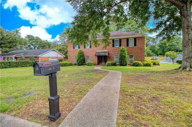3933 Pembrocke Avenue, Mobile, AL 36608