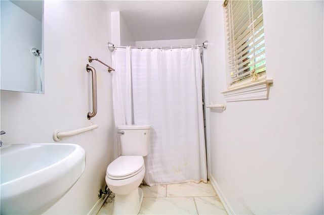 3933 Pembrocke Avenue, Mobile, AL 36608