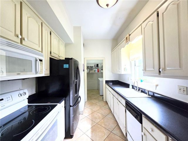 3933 Pembrocke Avenue, Mobile, AL 36608