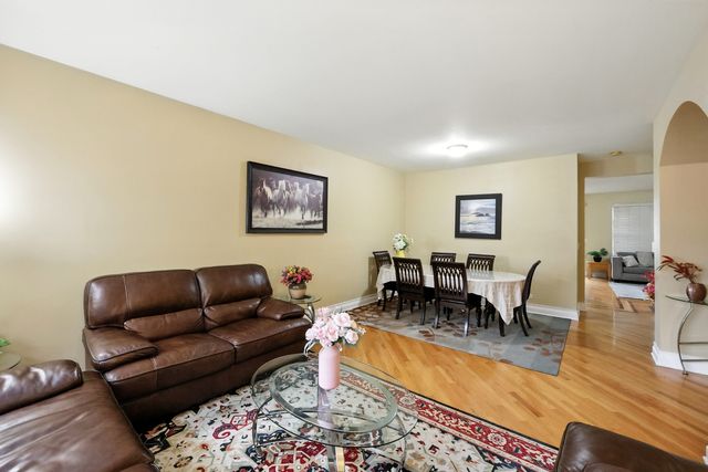 1270 Georgetown Way, Vernon Hills, IL 60061