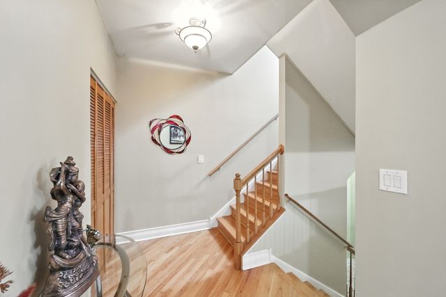 1270 Georgetown Way, Vernon Hills, IL 60061