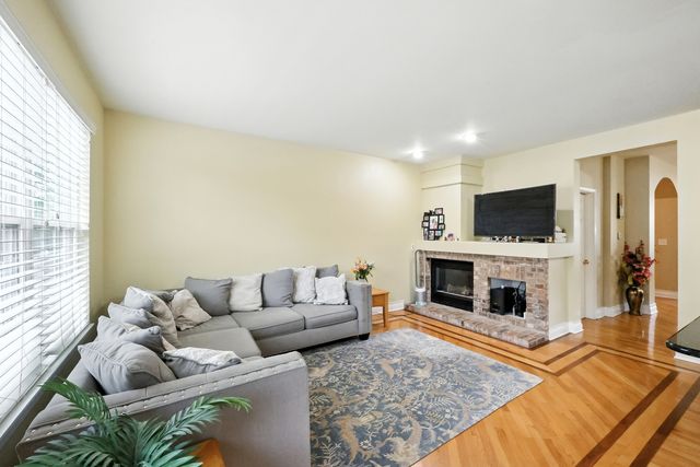 1270 Georgetown Way, Vernon Hills, IL 60061