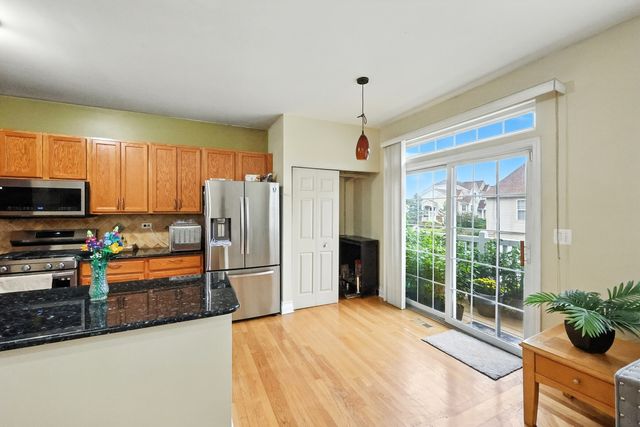 1270 Georgetown Way, Vernon Hills, IL 60061