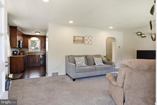 12 S CONESTOGA VIEW DR, Akron, PA 17501